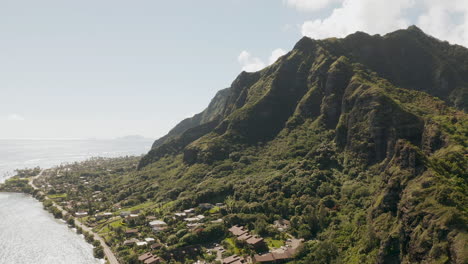 Panorámica-Aérea-De-Drones-Sobre-El-Parque-Estatal-De-Kahana,-Oahu,-Hawaii