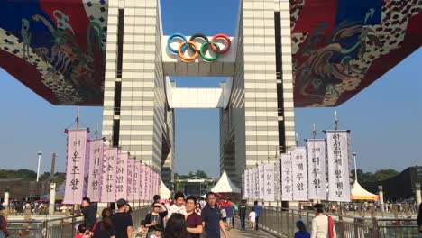 Crowds-in-front-of-the-Gate-of-Peace,-at-Hanseong-Baekje-festival,-Olympic-Park,-Oryun-dong,-Songpa-gu,-Seoul,-South-Korea