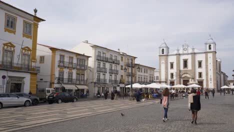 Praca-Do-Giraldo-Platz-In-Evora,-Portugal