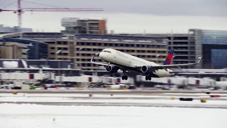 Ein-Delta-Passagierflugzeug-Hebt-Am-Internationalen-Flughafen-Minneapolis-Saint-Paul-Ab