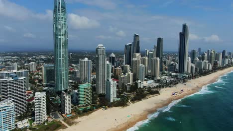 Beautiful-Surfers-Paradise-from-the-air,on-an-early-morning,-Beautiful-beaches-and-High-Rise-apartments,-Amazing-scenery