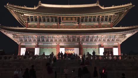 hyperlapse-of-Gyeongbokgung-palace-nighttime-Landmark-In-Seoul,-South-Korea