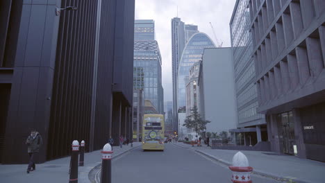 Conducción-De-Autobuses-Por-Las-Calles-De-La-Ciudad-De-Londres.