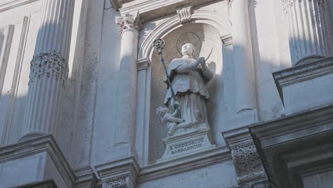 Die-Statue-Des-Heiligen-Gregorio-Barbarigo,-Eines-Italienischen-Römisch-katholischen-Kardinals
