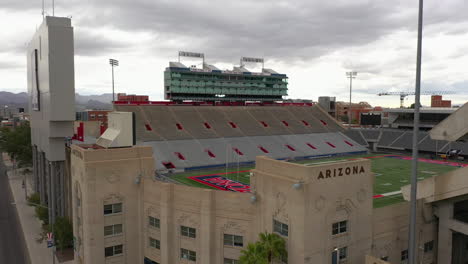 Luftaufnahme-Des-Stadions-Der-Universität-Von-Arizona-In-Tucson,-Arizona-–-Luftschwenkaufnahme