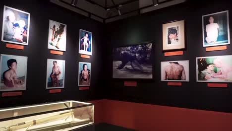 Bilder-Von-Opfern-Des-Vietnamkriegs-Im-Kriegsrestemuseum-Saigon