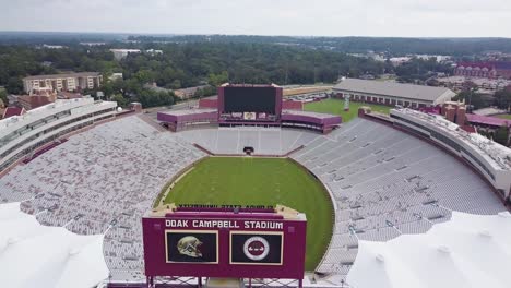 Revelación-Aérea-Del-Estadio-Doak-Campbell-En-La-Universidad-Estatal-De-Florida