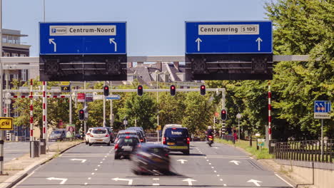 Verkehr-An-Der-Koningskade-Im-Zentrum-Von-Den-Haag