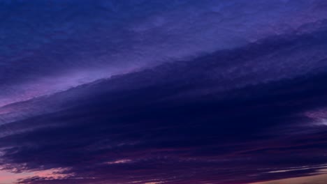 Rosa-Sonnenuntergangswolken-Im-Zeitraffer