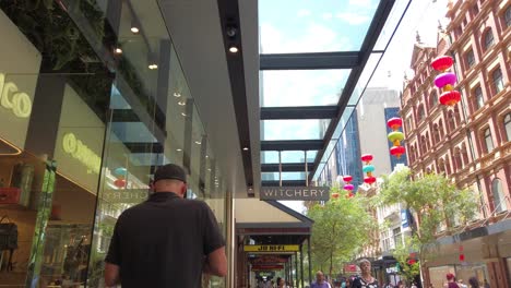 Handheld-shot-strolling-around-the-popular-busy-Pitt-Street-Mall-shopping-district,-Sydney,-Australia