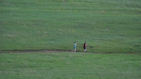 Man-and-woman-running-in-trail-in-spring