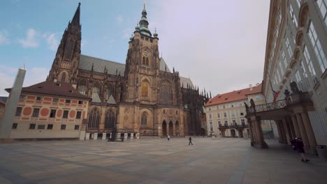 Prague-Old-Town,-Astronomical-Clock-Tower-and-People-Walking-on-Square,-Wide-View