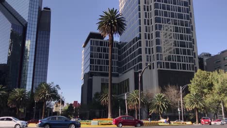 Traffic-Around-Roundabout-of-the-Palm-with-the-Stock-Exchange´s-and-Mapfre´s-Buildings-Behind-with-a-Clear-Blue-Sky