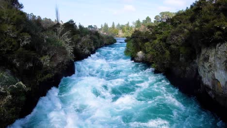 Huka-Falls-In-Taupo,-New-Zealand