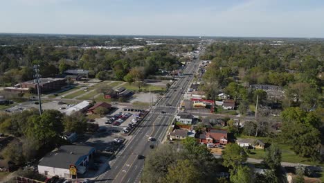 Aerial-view-of-traffic-on-the-Cassat-Ave,-in-Jacksonville---reverse,-drone-shot