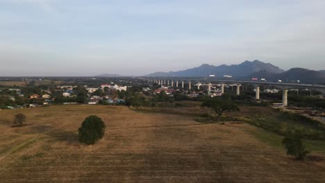 Hochstraßenbau,-Ackerland,-Provinzgemeinde,-Saraburi,-Thailand