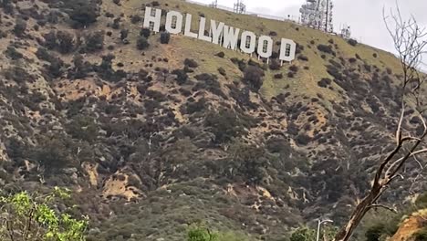 Icónico-Letrero-De-Hollywood-En-La-Colina-De-Los-ángeles-En-California