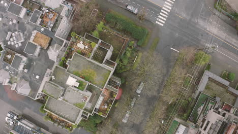 Luftaufnahmen-über-Dem-Dach-Eines-Hochhauses
