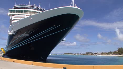 Nieuw-Amsterdam-cruise-ship-docked-at-Grand-Turk,-Turks-and-Caicos-Islands