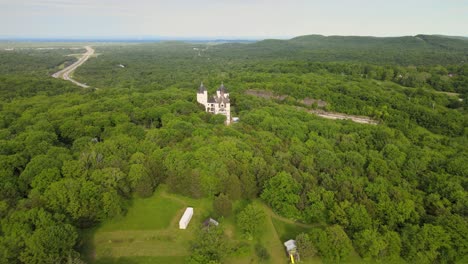 Luftaufnahmen-Vom-Flug-In-Richtung-Castle-Gwynn-In-Arrington,-Tennessee