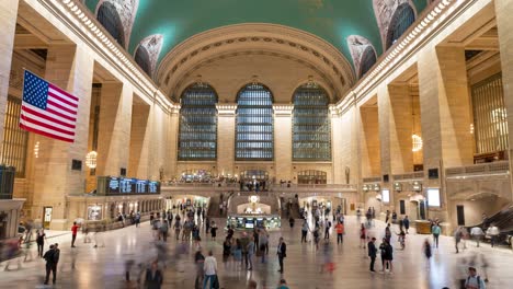 Timelapse-of-Grand-Central-Terminal-full-of-people-moving-and-rushing-to-trains