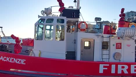 Pan-across,-William-Lyon-MacKenzie-Fire-Rescue-Boat-docked-at-Toronto-Harbour