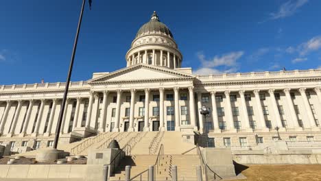 Hyperlapse-of-the-Salt-Lake-City,-Utah-State-Capitol-Building-on-a-winter-day