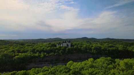 Flying-toward-Castle-Gwynn-in-Arrington,-Tennessee,-with-beautiful-blue-skies-above