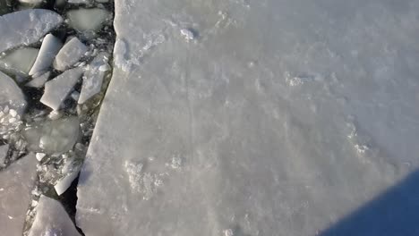 Eisbrecher-Fährt-Durch-Ein-Meer-Aus-Dickem-Eis-In-Lappland,-Finnland