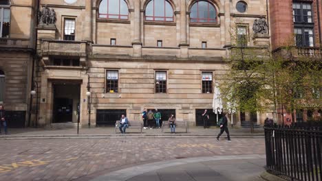 People-hanging-around-the-blood-centre-in-Glasgow
