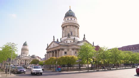 Berühmte-Französische-Und-Deutsche-Kirche-Am-Berühmten-Gendarmenmarkt-In-Berlin