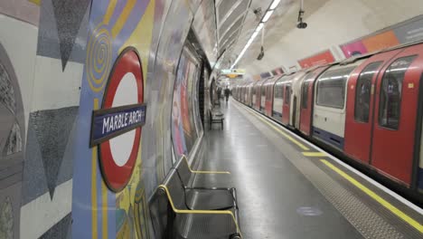 Marmorbogen-Roundel-Der-Londoner-U-Bahn-Central-Line,-Abfahrtsstation