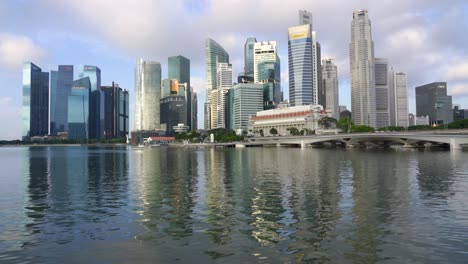 Vista-Del-Distrito-Central-De-Negocios-De-Singapur-Al-Atardecer,-Marina-Bay