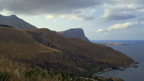 Sicilian-landscape-of-Riserva-dello-Zingaro-nature-reserve-with-cove-in-Sicily,-Italy