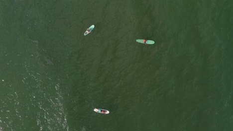 Vogelperspektive-Eines-Surfers-Im-Golf-Von-Mexiko-Vor-Der-Küste-Des-Lake-Jackson-In-Texas
