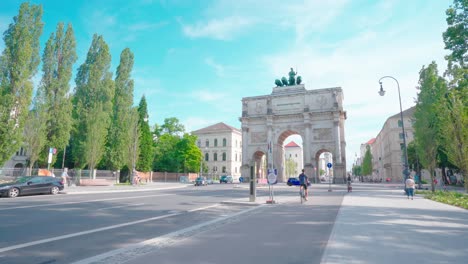 Puerta-De-La-Victoria-En-Munich