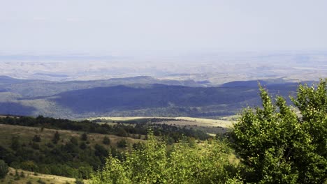 Vista-Desde-El-Pico-Piatra-Secuiului,-En-Las-Montañas-De-Trascaului,-Rumania---Toma-Panorámica
