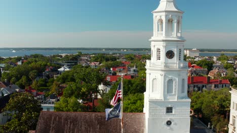 La-Bandera-Estadounidense-De-Estados-Unidos-Vuela-En-Charleston-Con-St