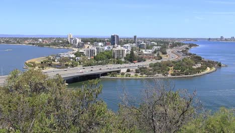 South-Perth-Swan-River-Und-Narrows-Bridge-Vom-Aussichtspunkt-Kings-Park-Aus-Gesehen