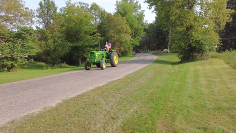 Antique-Engine-and-Tractor-Association's-tractors-in-Working-Farm-Show