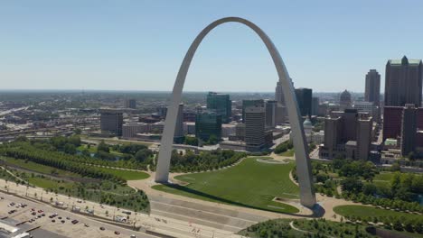 St.-Louis,-MO-Skyline---Aerial-Orbiting-Shot