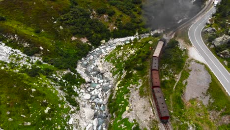 Antena:-Tren-De-Vapor-Que-Recorre-Un-Camino-Sinuoso-Ya-Lo-Largo-Del-Río-Ródano