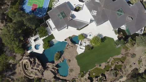 Top-down-view-of-colossal-mansion-on-Mulholland-Drive