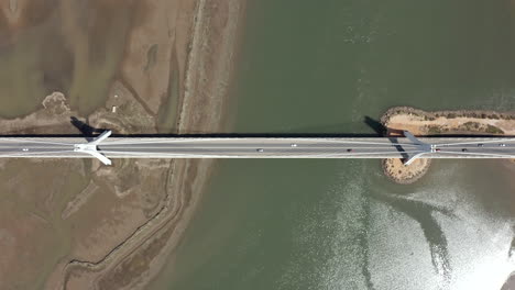 Brücke-Ponte-Und-Straßenverkehr-In-Der-Nähe-Von-Portimao,-Im-Distrikt-Faro,-Portugal