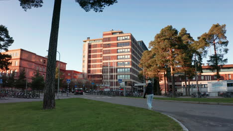 Establishing-shot-of-a-Swedish-hospital-during-the-covid-pandemic