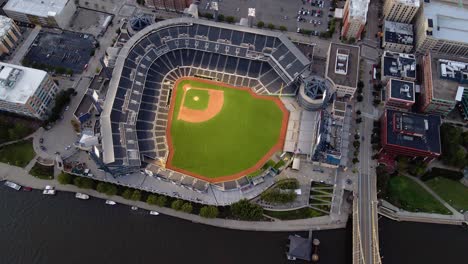 Luftaufnahme-über-Den-PNC-Park,-Pittsburgh-Pirates-MLB-Baseballstadion,-In-Den-USA-–-Neigung,-Drohnenaufnahme