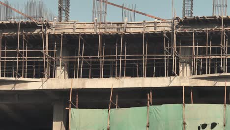 Andamios-En-El-Sitio-De-Construcción-De-Edificios-En-Karachi
