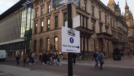 People-crossing-a-busy-city-road-during-Cop26-in-Glasgow