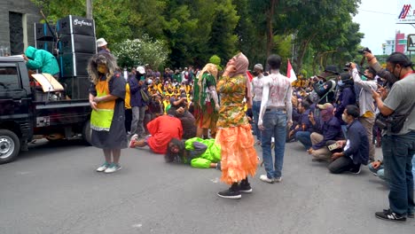 Outdoors-theatrical-performance-of-students-demonstrating-against-omnibus-law-in-street-of-Magelang,-Indonesia
