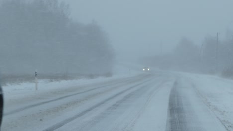 Cars-drive-on-slippery-roads-in-winter